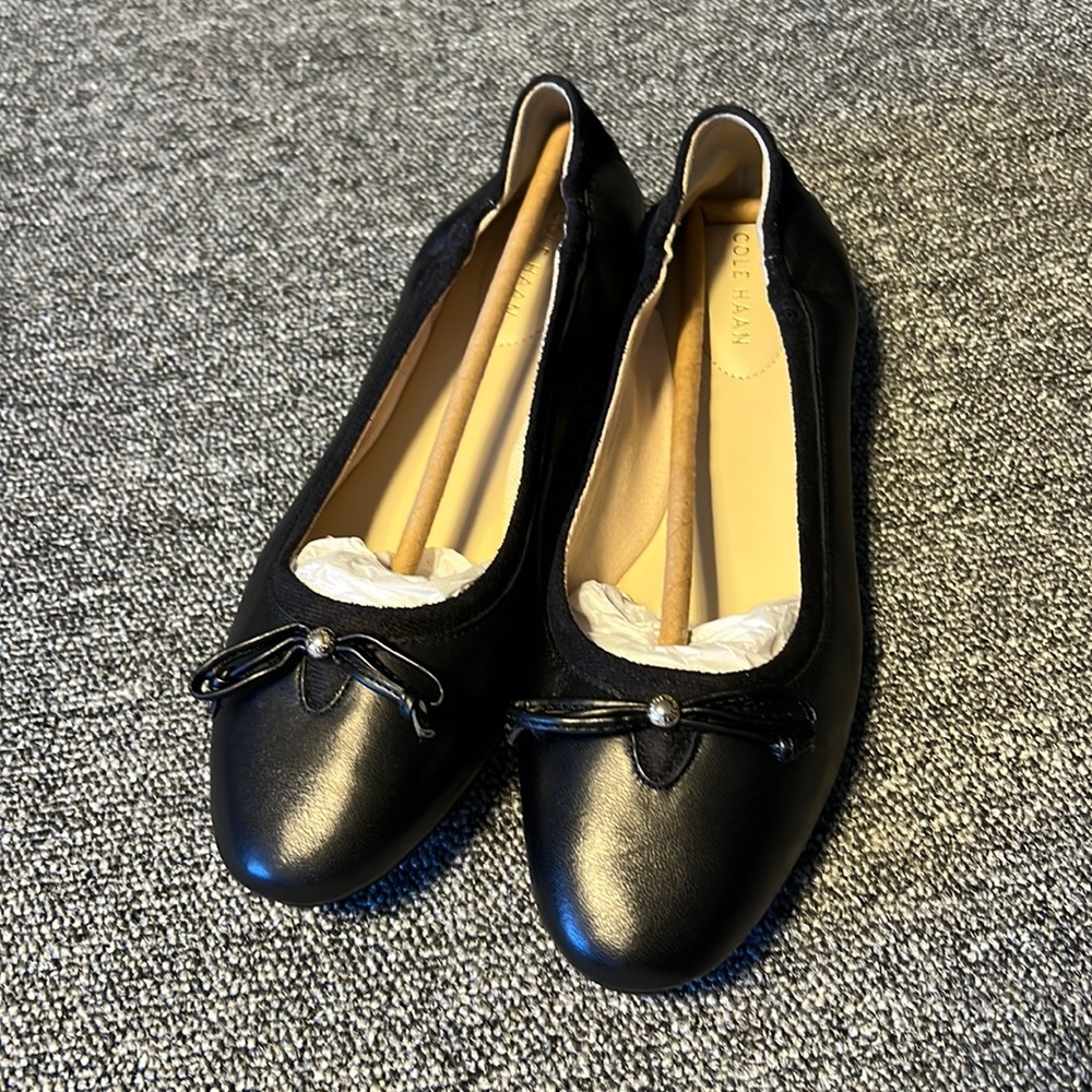 Cole Hann black ballet flat with bow and gold accent. Size 7 1/2.  NEW